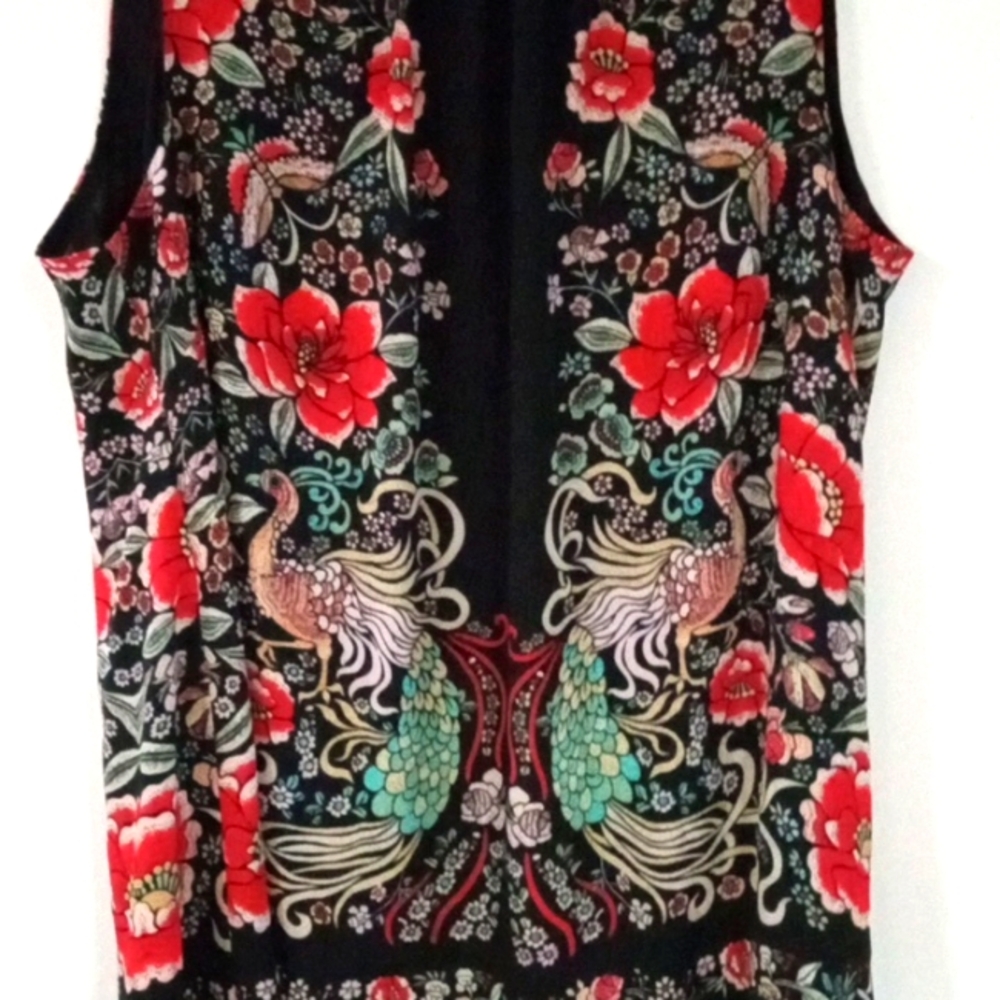 SLEEVELESS BLOUSE